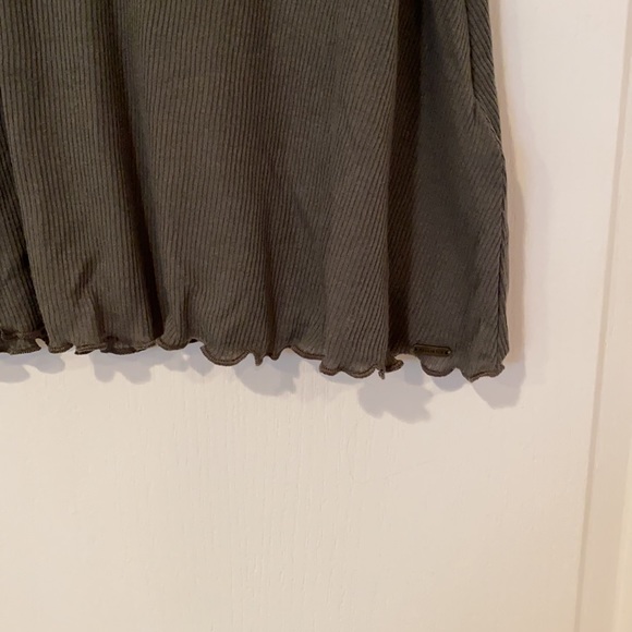 Hollister size small crop tank, army green - Picture 3 of 4